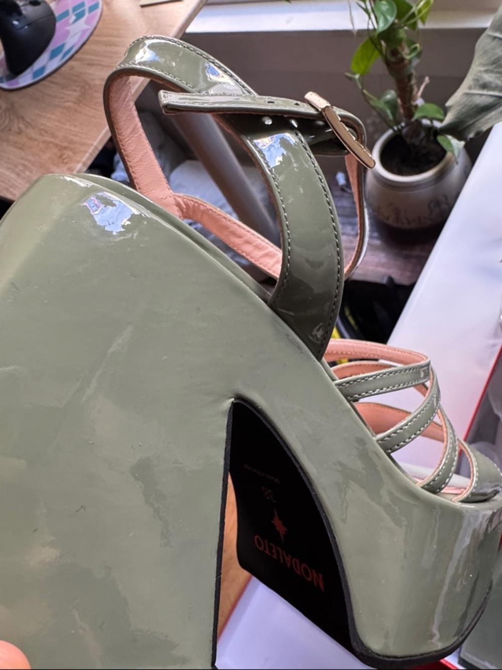 NODALETO Sage Green Platform Heels - Size 8 US - Picture 9 of 10